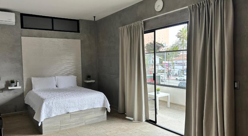 Habitacion Moderna y Centrica con Balcon y Piscina climatizada