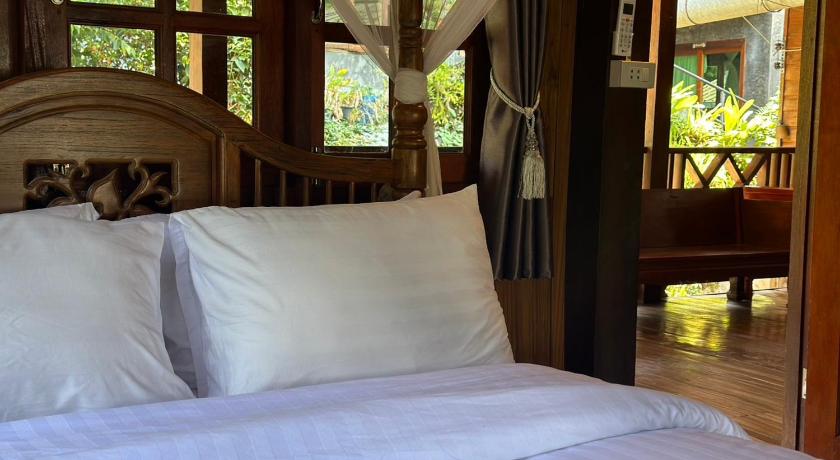 บ้านเอื้องดอยแม่กำปอง