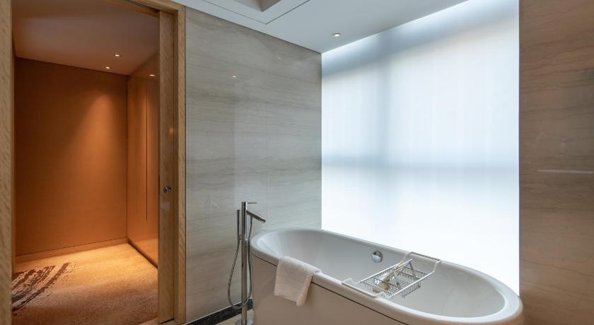 Image of King Deluxe Suite 5
