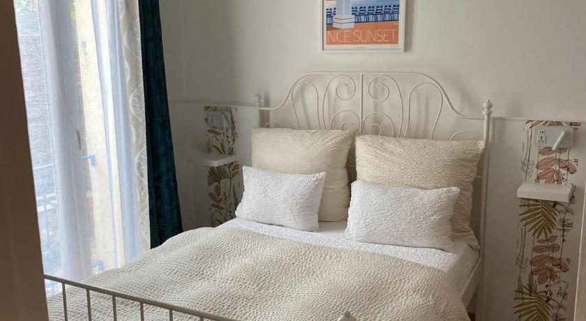 Immagine di Camera Matrimoniale Standard con Aria Condizionata (Standard Double Room with Air-conditioning) 0