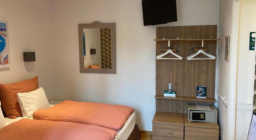 Immagine di Camera Matrimoniale/Doppia con Letti Singoli (Double or Twin Room) 0