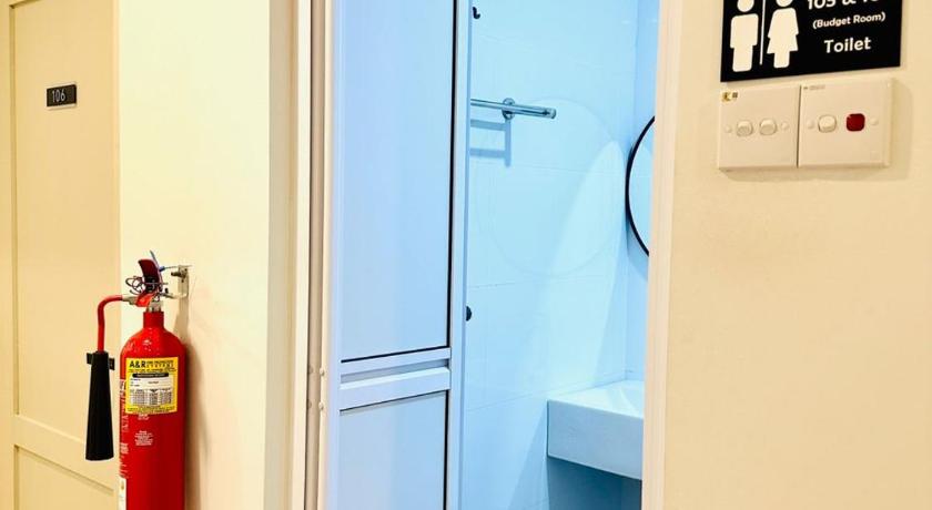 Image of Queen Room with Shared Bathroom 1