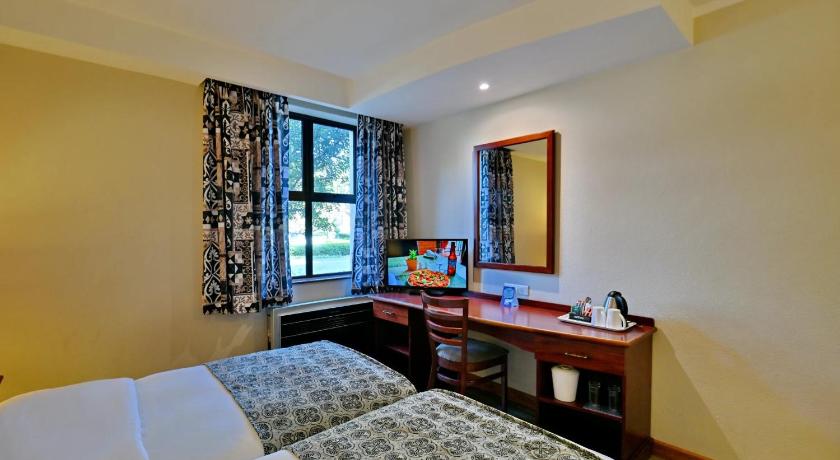 Image of Twin Room - Non-Smoking 6