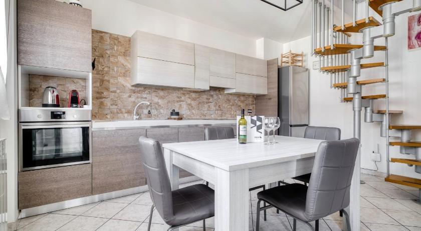 Humanitas & Forum - Beautiful Modern Apartment