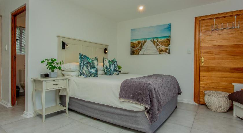 Image de Apartment with Balcony - West Wing 4