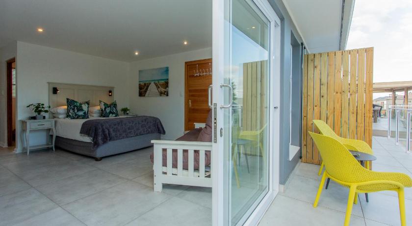 Image de Apartment with Balcony - West Wing 0