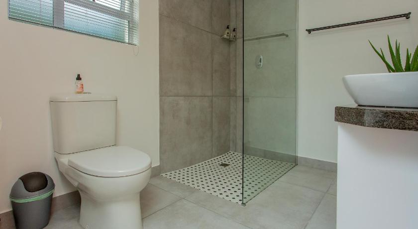 Image de Apartment with Balcony - West Wing 13