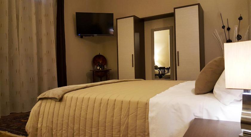 Image of Superior King Room with balcony 11