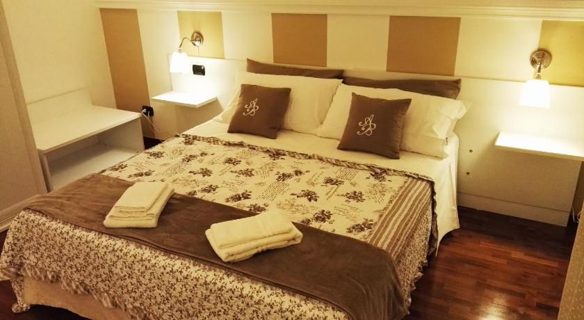 Image of Deluxe Room 3