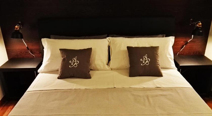 Image of Deluxe Room 9