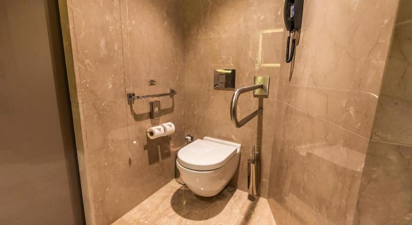 Image of King Accessible Guest Room 5