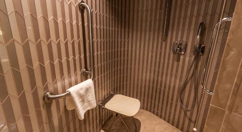 Image of King Accessible Guest Room 3