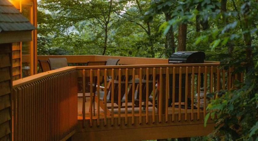 Rockbridge Cheerful Two Bdrm Cabin with Hot Tub & Pet Friendly 4-Star Accommodation exterior