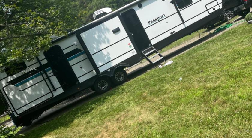 Cozy camper escape close to boothbay