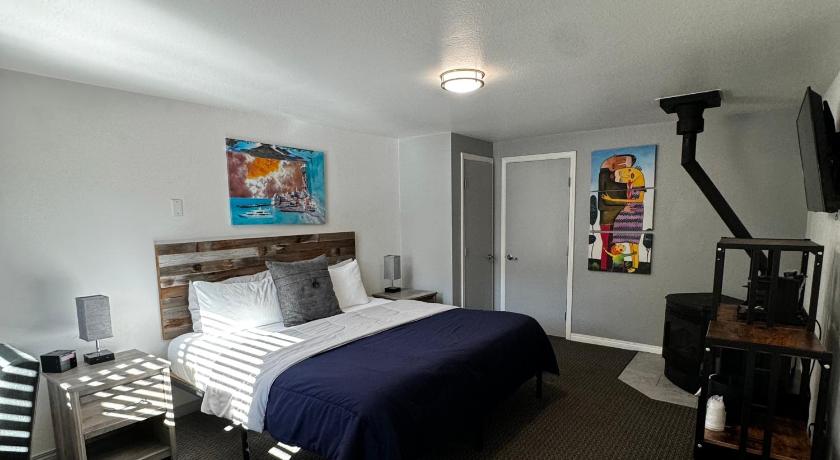 Guerneville R3 Hotel LGBTQIA All Welcome Adults Only 3-Star Accommodation view