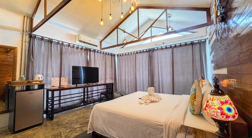 Image of King Suite with Ocean View 6