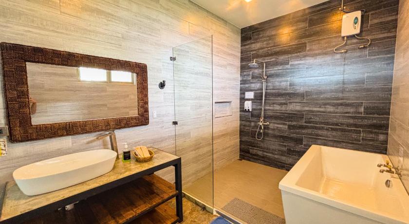 Image of King Suite with Ocean View 14
