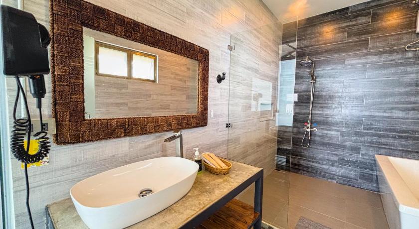 Image of King Suite with Ocean View 9