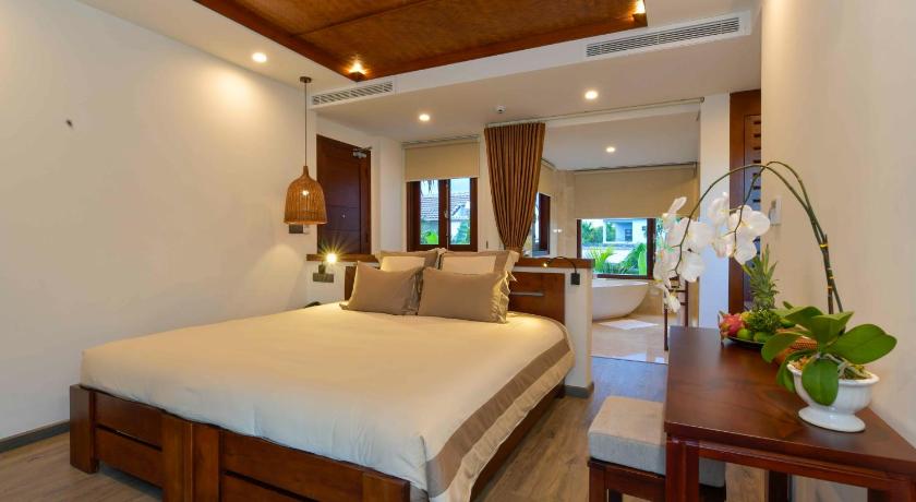 Image of Club Suite 15