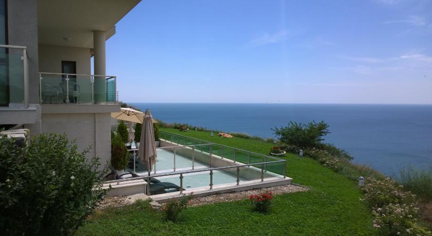 Calithea Complex photo