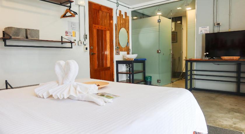 Image of Standard suite balcony 11