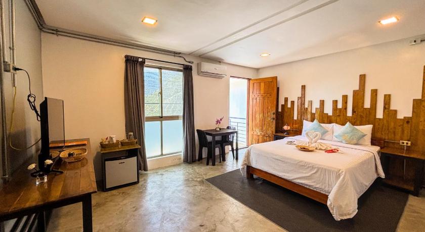 Image of Standard suite balcony 0