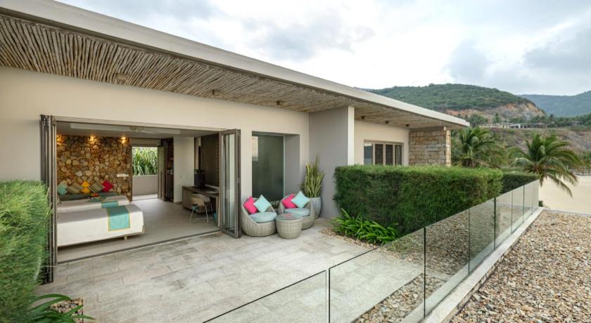 Image of 1-Bedroom Ocean View Unit with 2 Single Beds 1