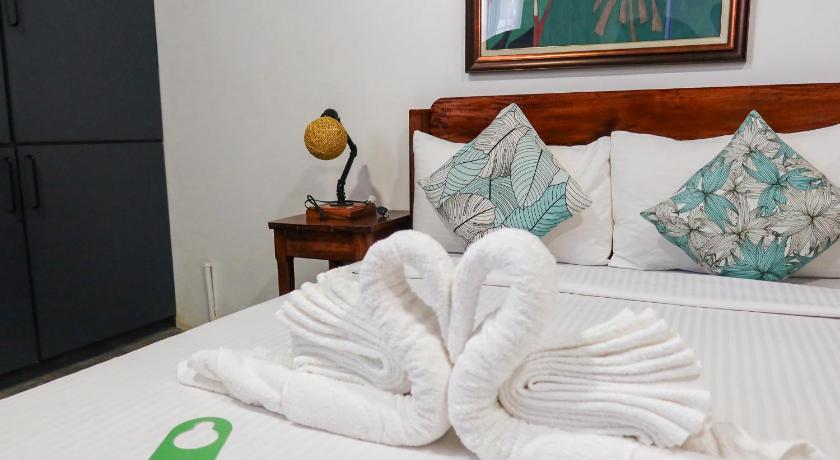 Image of Deluxe Queen Room with Two Queen Beds 5