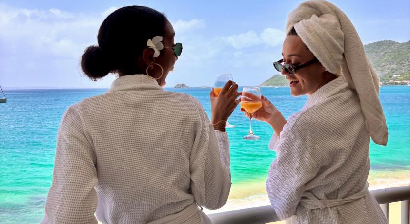 Grand Case Beachfront Apartment, Perfect for a couple looking a romantic Gateway