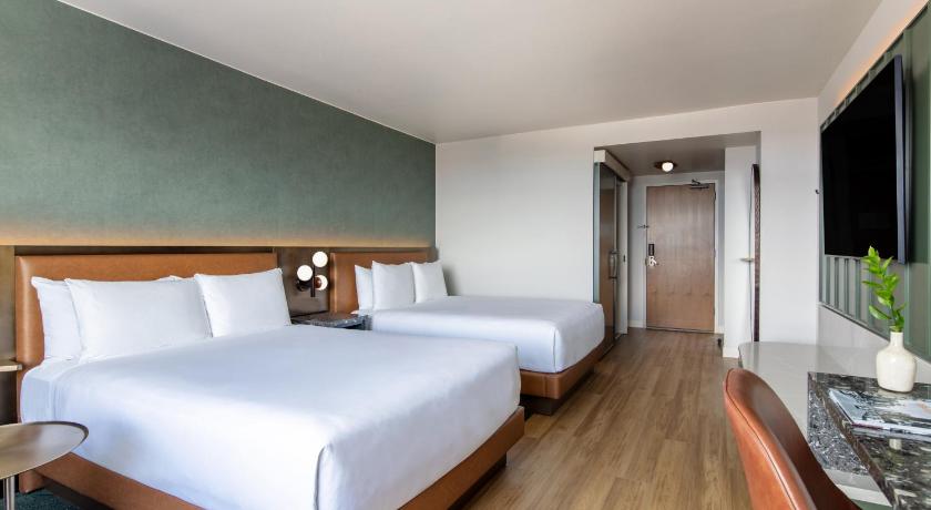 Image of 2 Queen Beds Mountain View 4