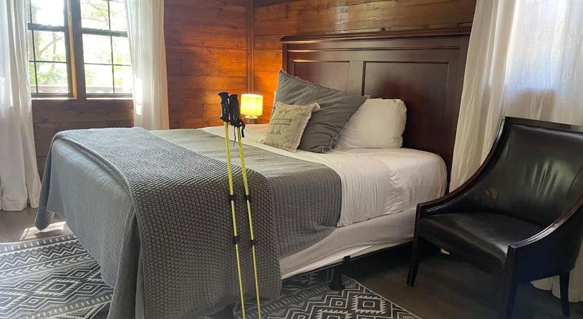 尤里卡斯普林斯 Authentic Log Cabin with Full Kitchen, Fireplace a 4星级 住宿 景观