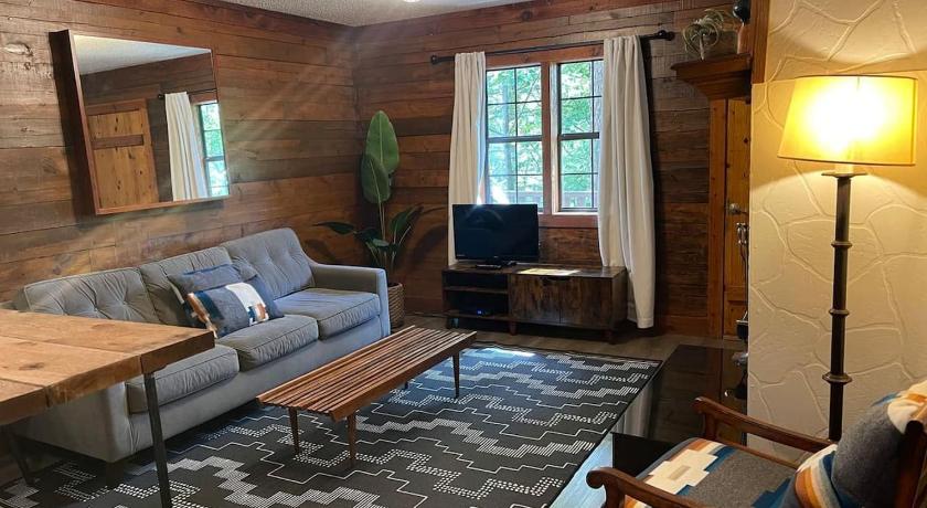 尤里卡斯普林斯 Authentic Log Cabin with Full Kitchen, Fireplace a 4星级 住宿 套房