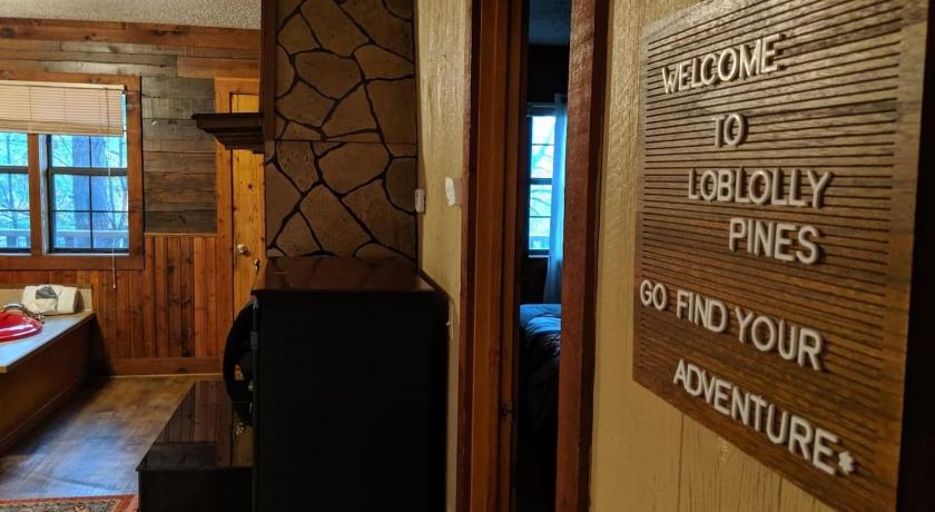 尤里卡斯普林斯 Authentic Log Cabin with Full Kitchen, Fireplace a 4星级 住宿 套房