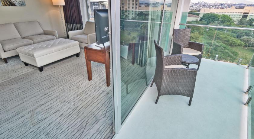 Image of One-Bedroom Large King Suite with Panoramic View, Balcony and Soaking Tub - Club Access/High Floor 13