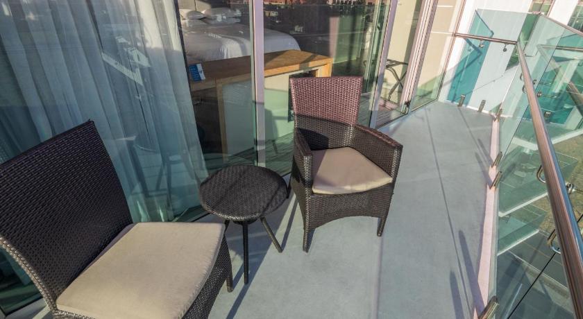 Image of 2 Queen Beds, Mountain View, Sheraton Club Access, Balcony 2, Larger, Rain Shower 1