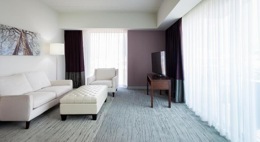 Image of One-Bedroom Large King Suite with Panoramic View, Balcony and Soaking Tub - Club Access/High Floor 11