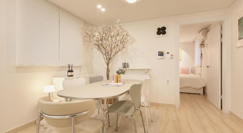 서울 혜화문명동Stay, 3 min to Naksan Park, 8 min to DDP, 10 min to Gyeongbokgung, 대학로 6인숙소 (Hyehwamun Myeongdong Stay, 3 min to Naksan Park, 8 min to DDP, 10 min to Gyeongbokgung, Daehak-ro, p) 4성급 싱글룸 레스토랑