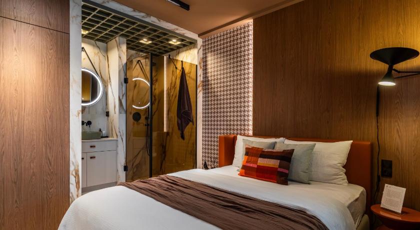 H24 - Parkside Apartment