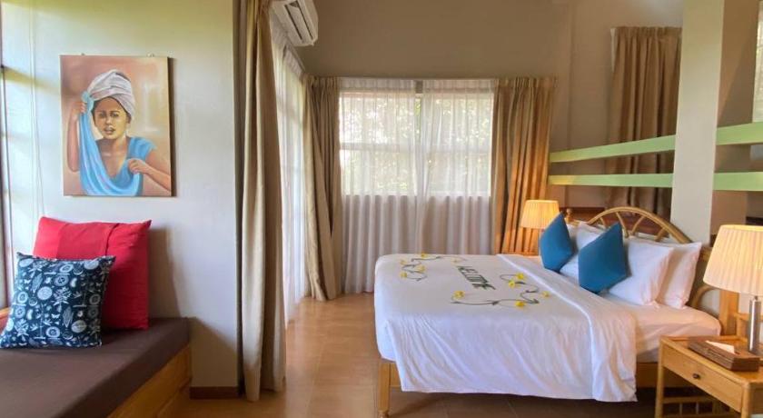 Image of 2-Bedroom Triple Storey Cottage 4