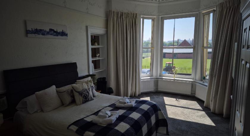 Image of Triple Room with City View 0