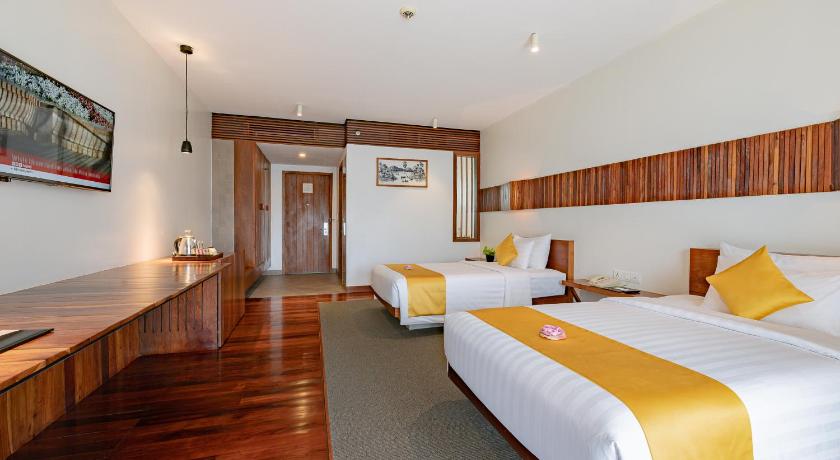 Image of Executive Twin Room with Balcony 9