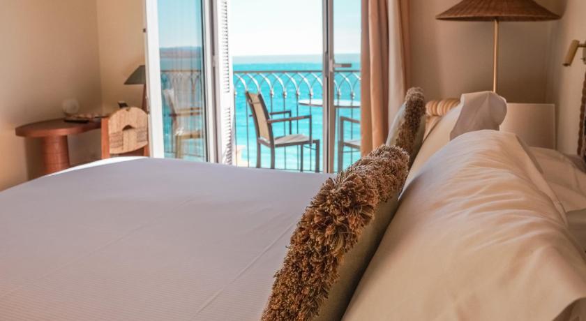 Immagine di Camera Matrimoniale Superior con Vista Mare Completa e Balcone (Superior Double Room with Full Sea View and Balcony) 0