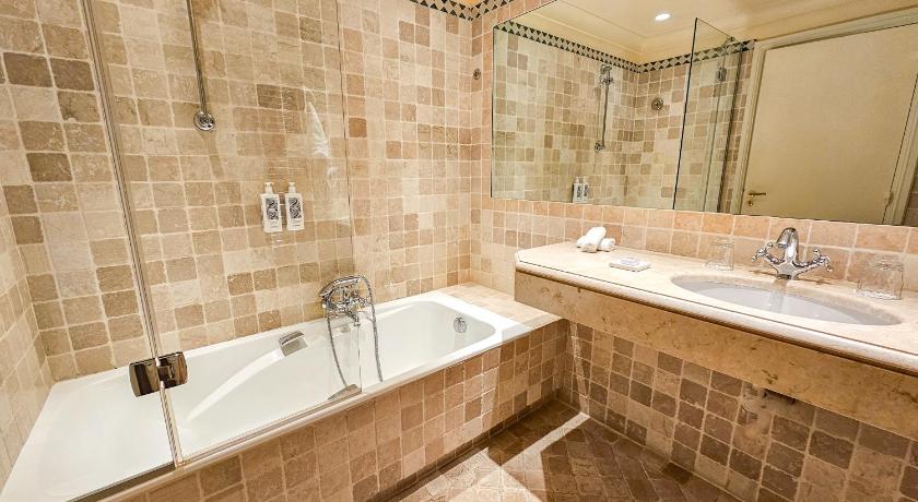 Immagine di Superior Double Room with garden view or courtyard view 2