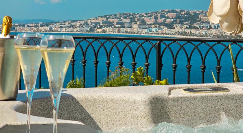 Immagine di Suite Mediterranée con Vista Mare (Suite Mediterranée with Sea View) 14