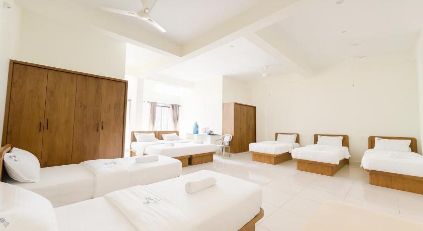 Savi Service Apartments - image 13
