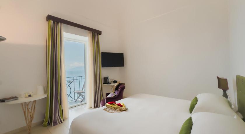 Image of Double Room with Sea View 5