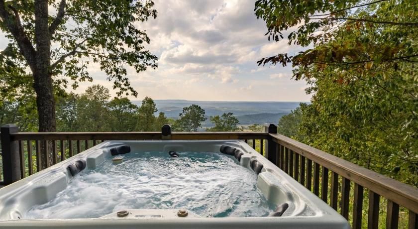 メントン (AL) Paradise Found - Lookout Mt Edge, Hot Tub & Views 4つ星 宿泊施設 ロビー