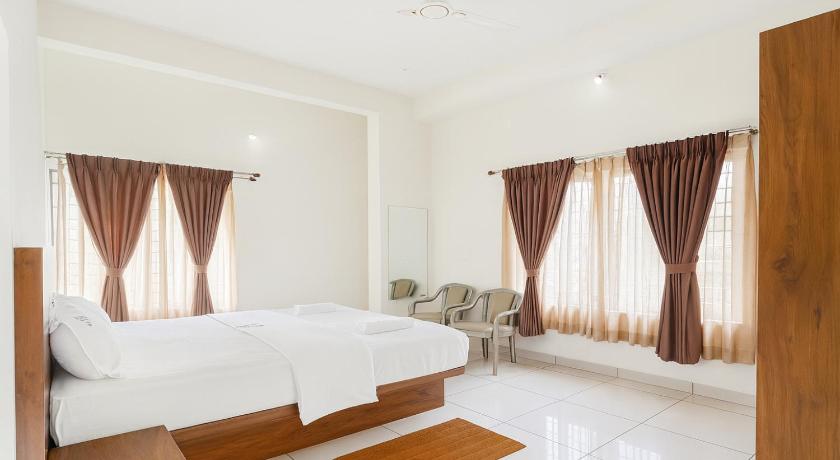 Savi Service Apartments - image 10