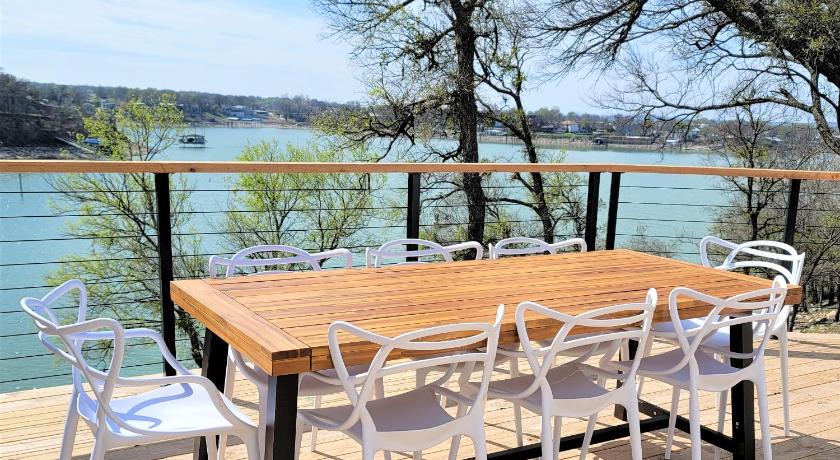 브리지포트 (TX) Lakefront Home with Hot Tub and Private Dock 4성급 숙소 레스토랑