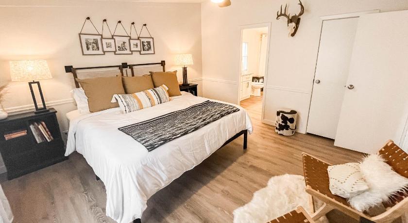 브리지포트 (TX) Lakefront Home with Hot Tub and Private Dock 4성급 숙소 수영장